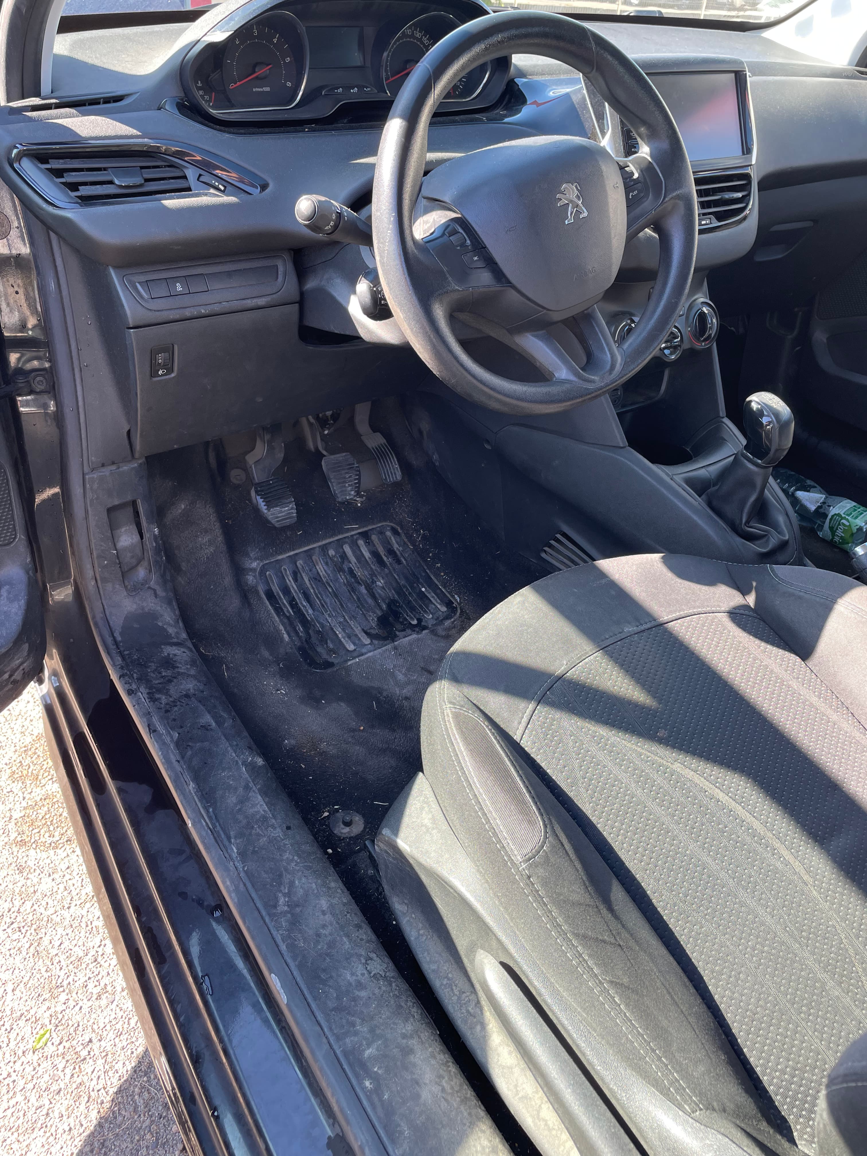 Peugeot 208 avant